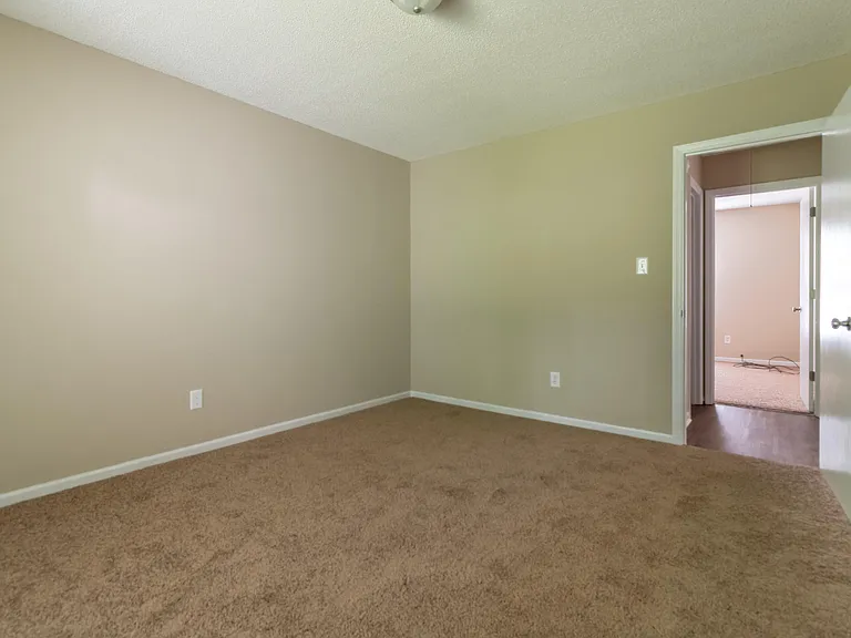 170 Corey Cir — Photo 8