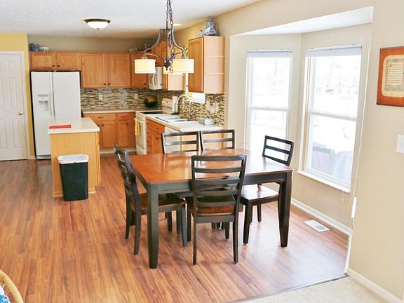 5th image of 1622 Meadowlark Ln