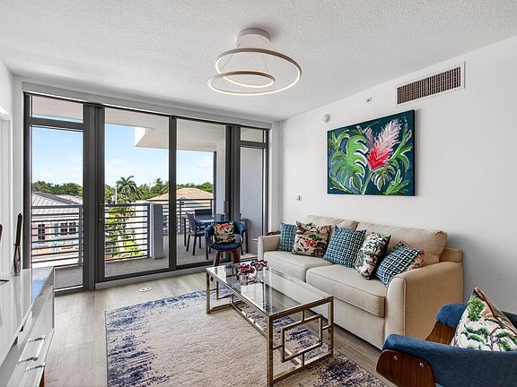 4th image of 111 SE 1st Avenue #406