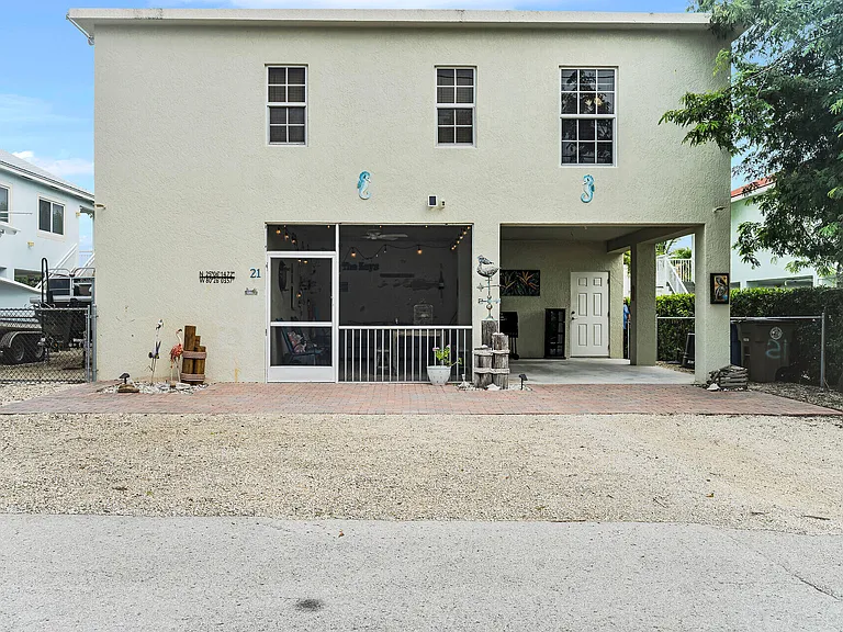 21 Poinciana Dr — Photo 2