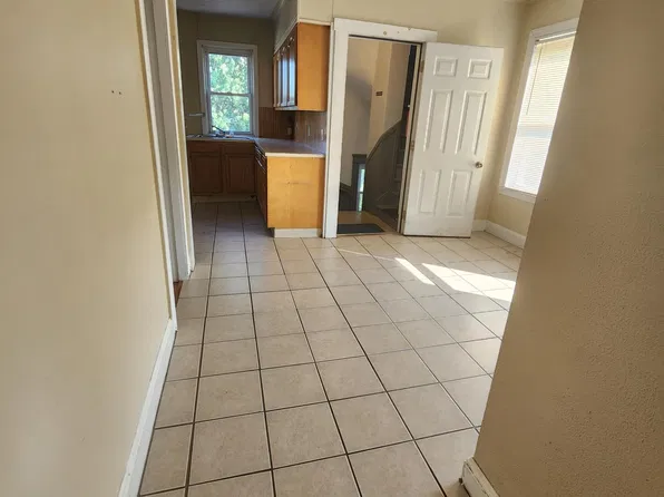 513 Broadway #2, Providence, RI 02909