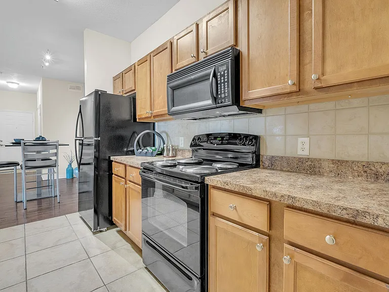 West 10 — Photo 35