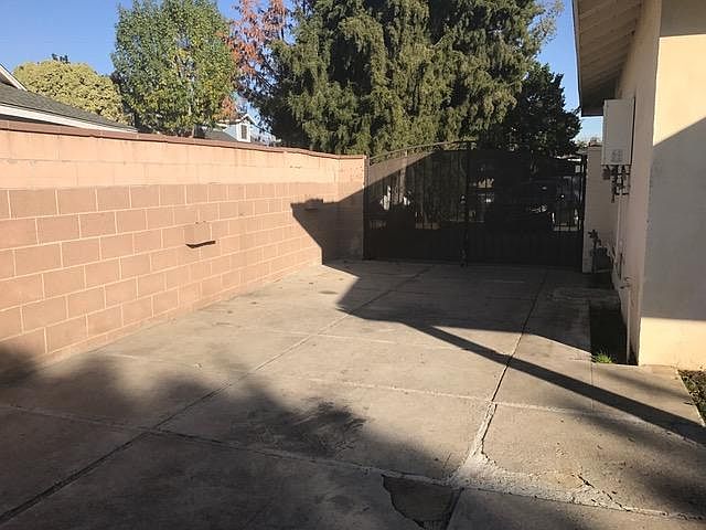 1st image of 419 N Neil St