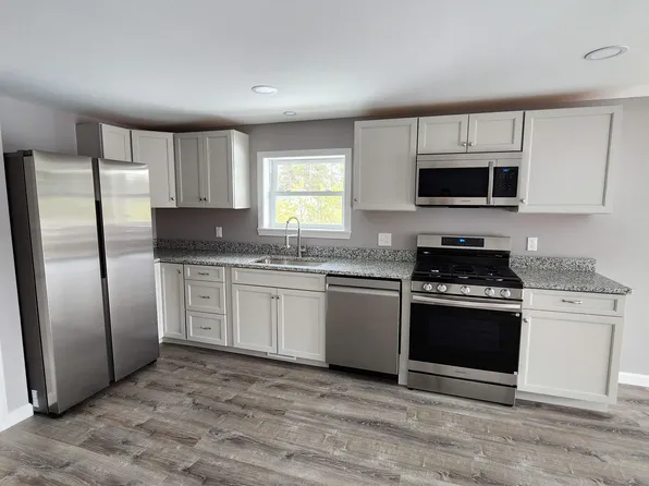 47 Northway St #D2, Tamworth, NH 03886