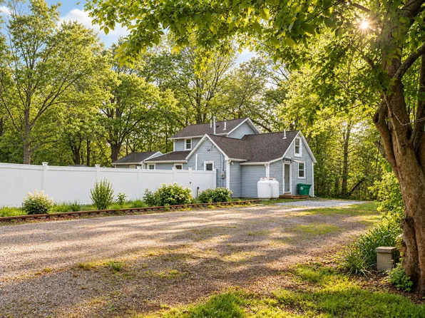 36 Brackett Rd, Ashland, MA 01721