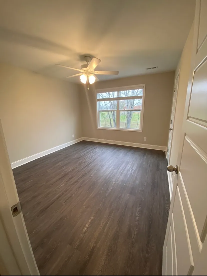 1024 Glenkirk Drive - D — Photo 2
