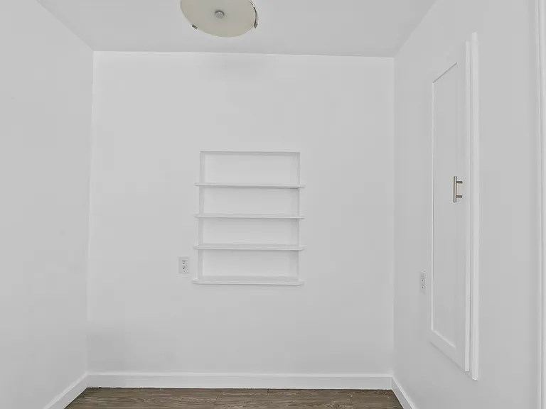 2285 Earl Ave #7 — Photo 8