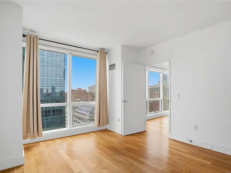 77 Hudson St #2002 — Photo 16