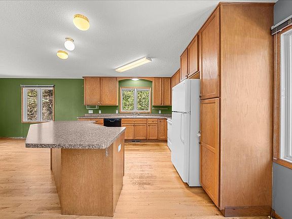 5th image of 698 Baker ROAD