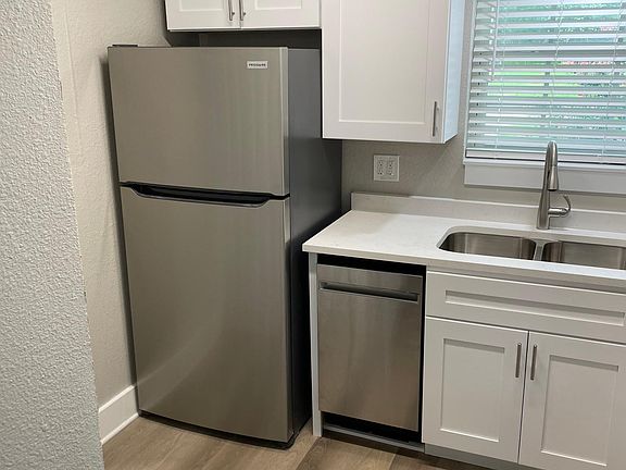 5th image of 3309 Edgebrook Dr