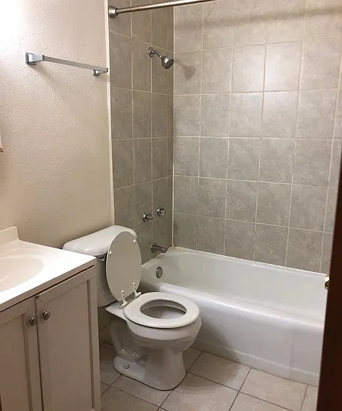 2619 N Oakland Ave — Photo 7