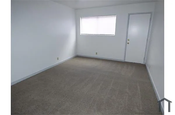Building Photo - 16280 Saratoga St #2