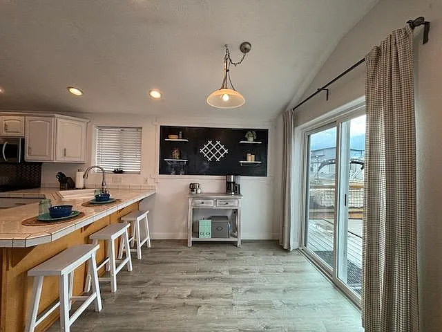 1829 N Jantzen Ave — Photo 6