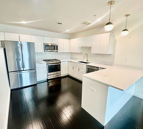 3rd image of 301 S Main St #206
