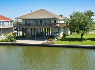 1151 Fountain View Dr, Crystal Beach, TX 77650