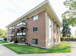 7402 W 111th St APT 104, Worth, IL 60482