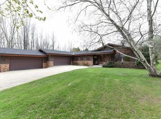 11303 Cedar Creek Rd, Cedarburg, WI 53012