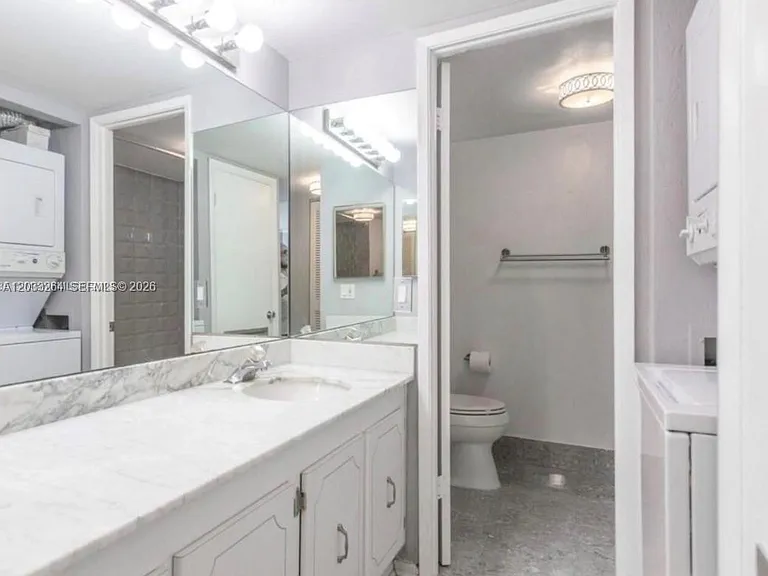 600 NE 36th St #211 — Photo 14
