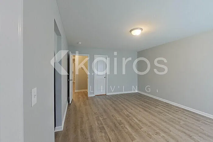 3 bed, 3.5 bath, 1901 sqft, $1,975 — Photo 3