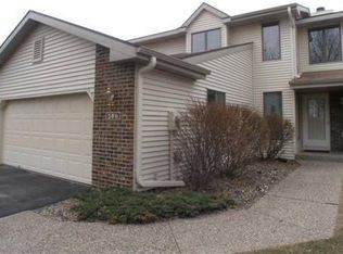 586 Deer Ridge Ln S, Maplewood, MN 55119