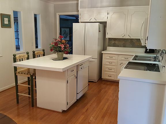 5th image of 173 Lakeside Park Dr
