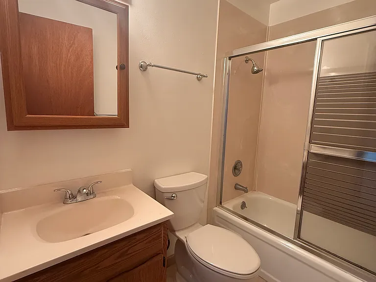 925 Madison St #2 — Photo 12