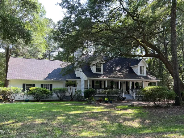 17 Sea Gull Dr, Beaufort, SC 29907