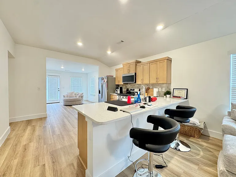 681 Kendra St — Photo 8