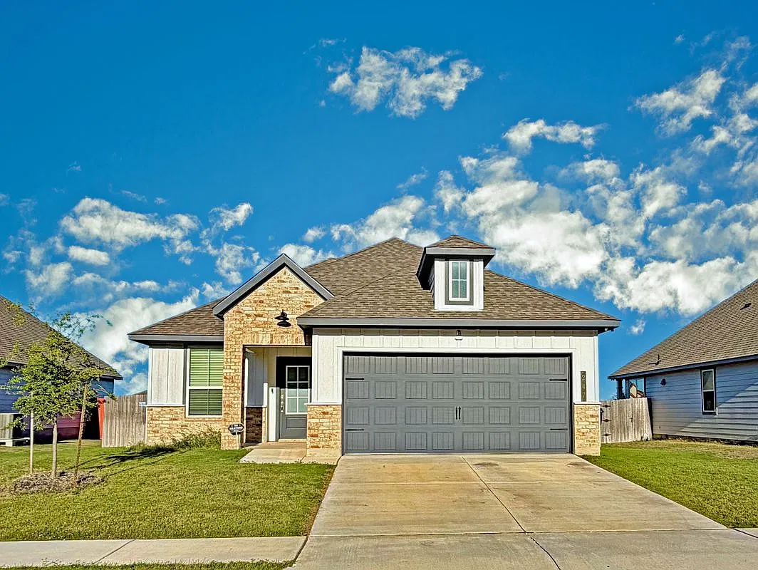 3 bed, 2.0 bath, 1354 sqft, $1,625 — Photo 1