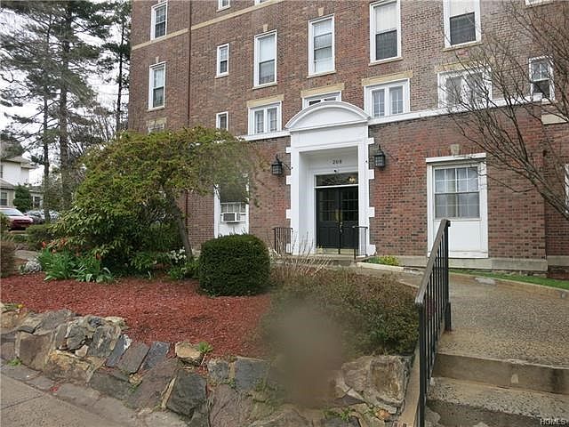 Welcome to 208 Centre Avenue