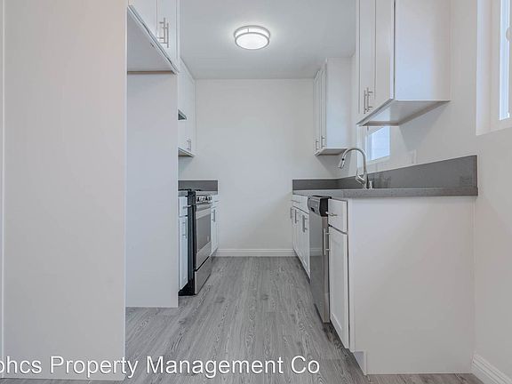 4th image of 919 S Flower St #16