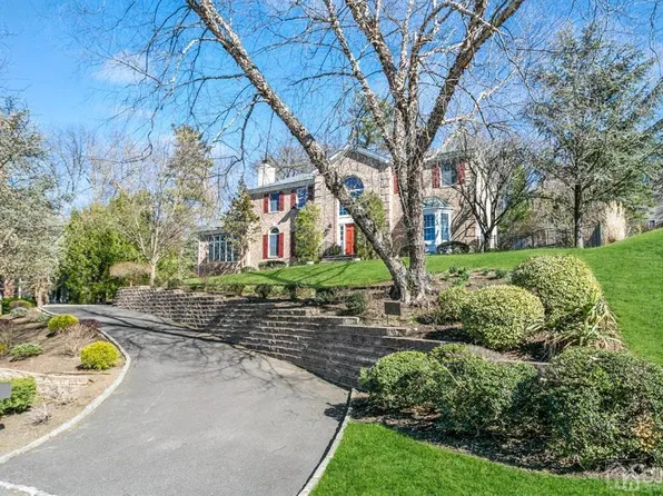 5 Tree Top Ln, Chatham, NJ 07928