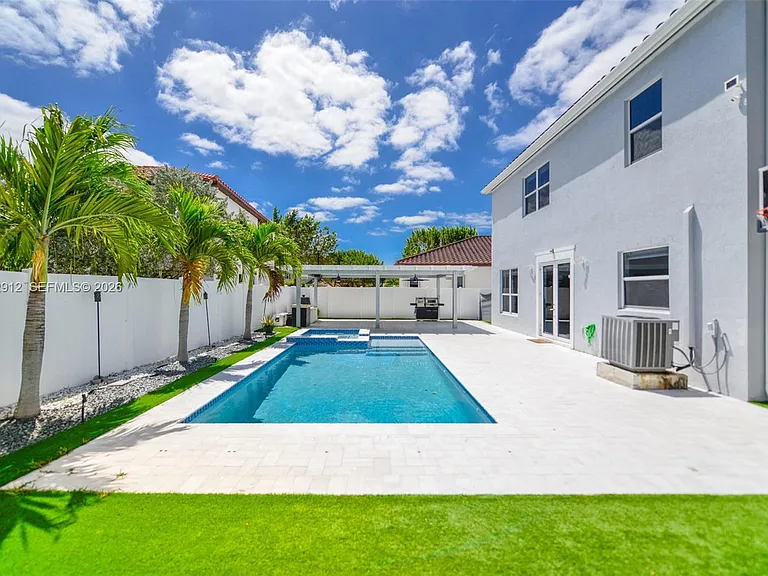 9101 SW 169th Pl — Photo 37