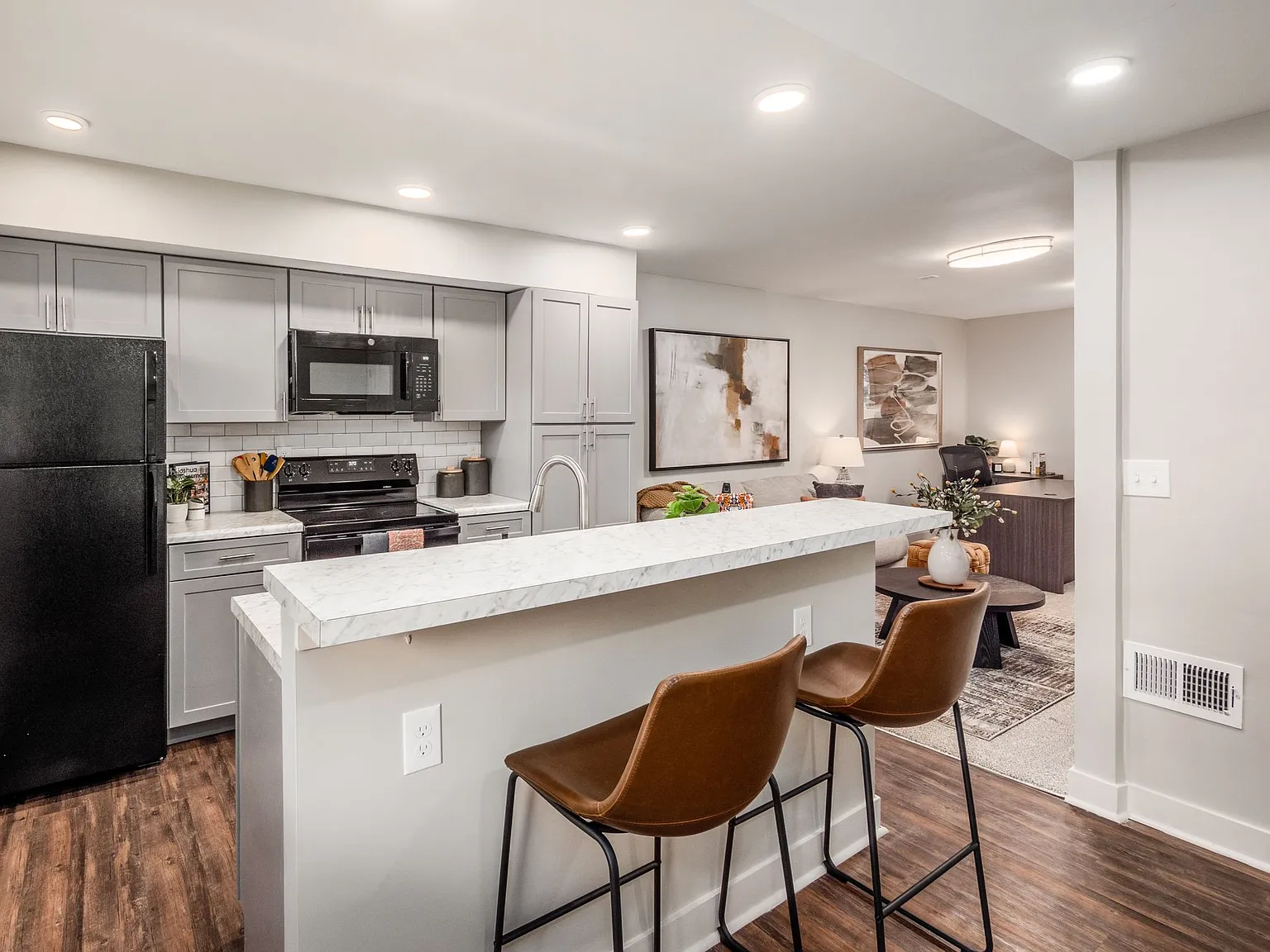 Bexley Plaza Apartments — Photo 3