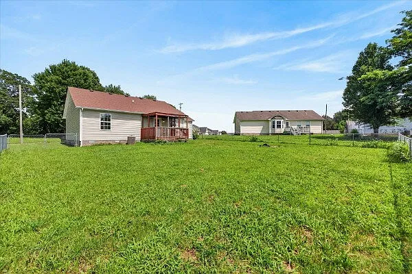 3 bed, 2.0 bath, 1200 sqft, $1,450 — Photo 3