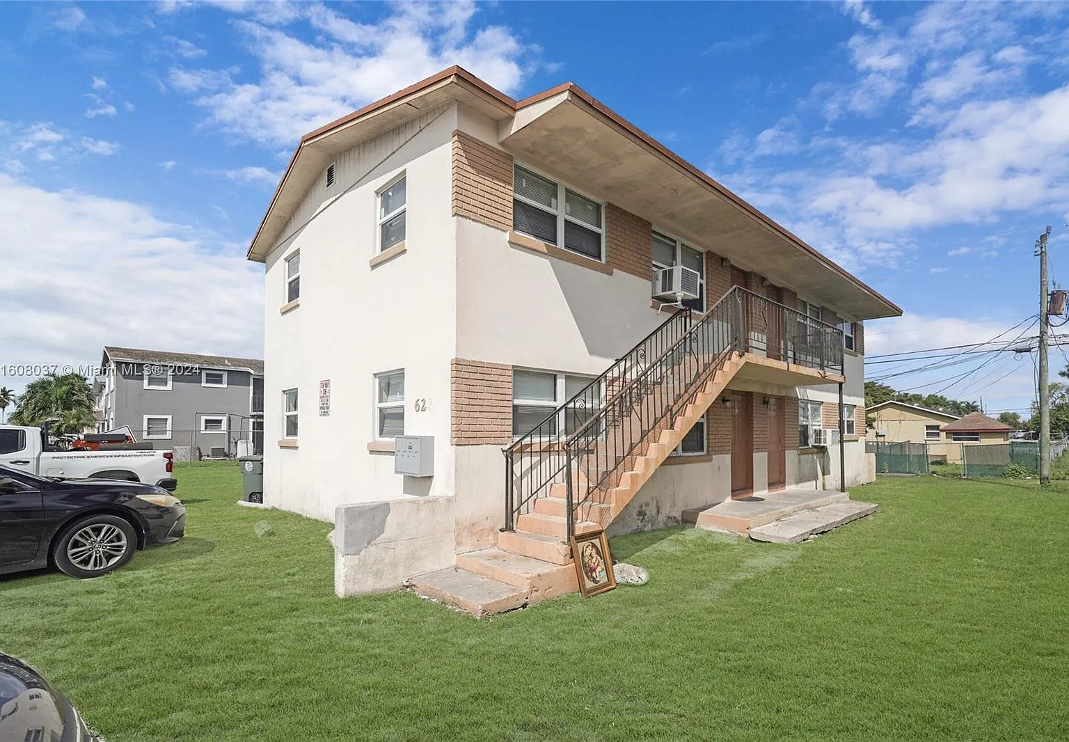 2 bed, 1.0 bath, 636 sqft, $950 — Photo 2