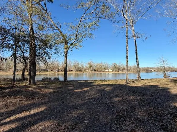 241 Peninsula Dr, Natchitoches, LA 71457