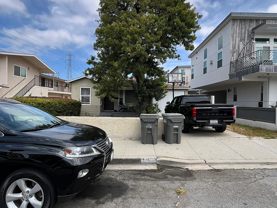 2517 Mathews Ave #4