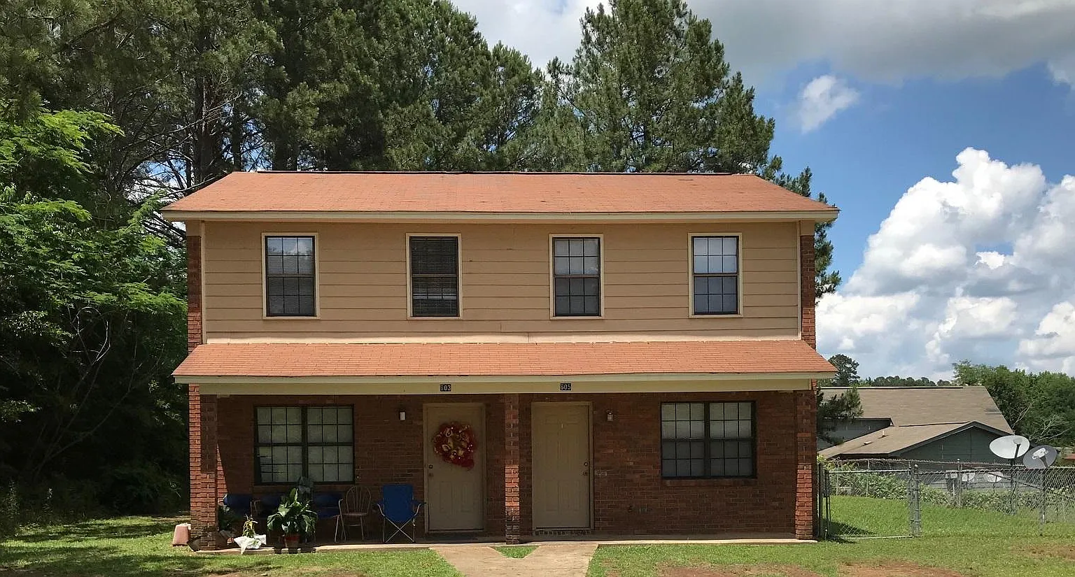 2 bed, 1.5 bath, 997 sqft, $1,050 — Photo 1