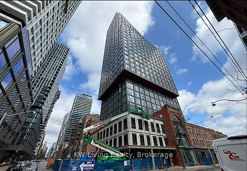 100 Queen St E Photo 1