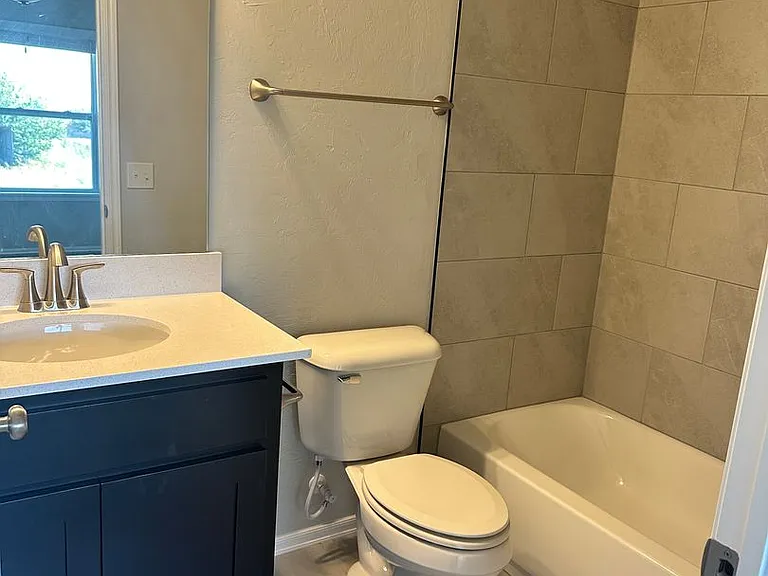 230 SW 34th St #913 — Photo 7