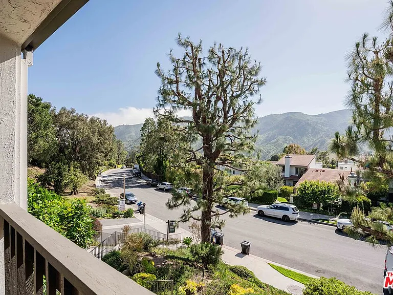 17083 Palisades Cir — Photo 28