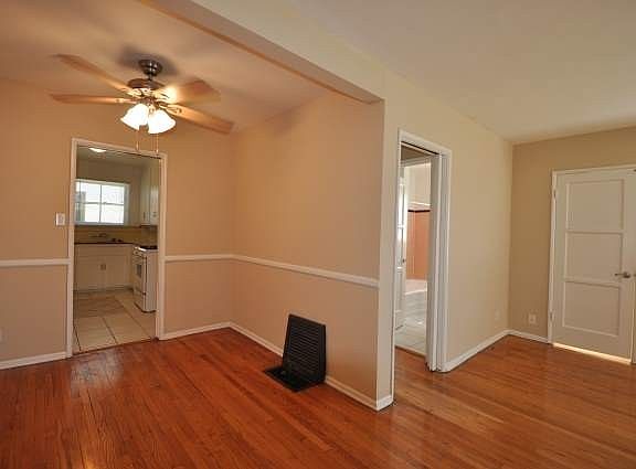 3rd image of 12807-13 Burbank Blvd #17853026