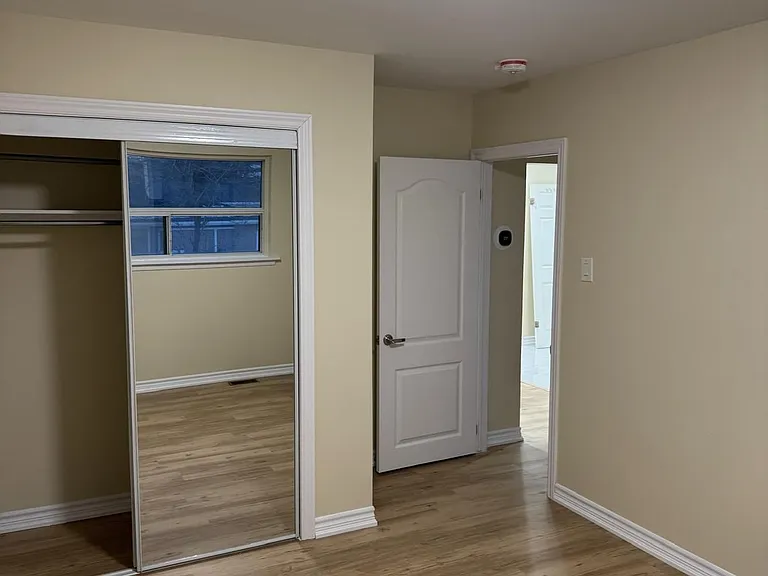 28 Alexandria Cres — Photo 2