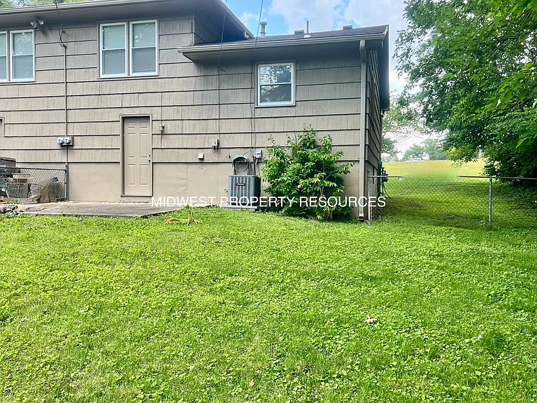 10607 E 78th Ter — Photo 11