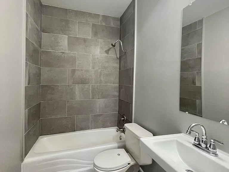 587 Charles Ave — Photo 3