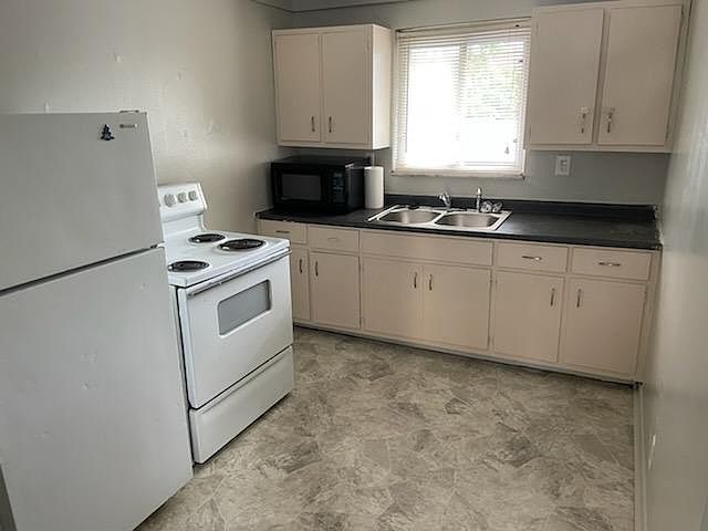 2nd image of 405 N Cherrywood Ave