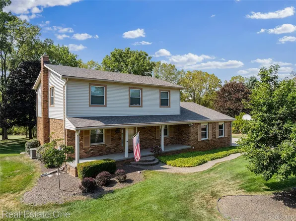 4798 Kenicott Trl, Brighton, MI 48114