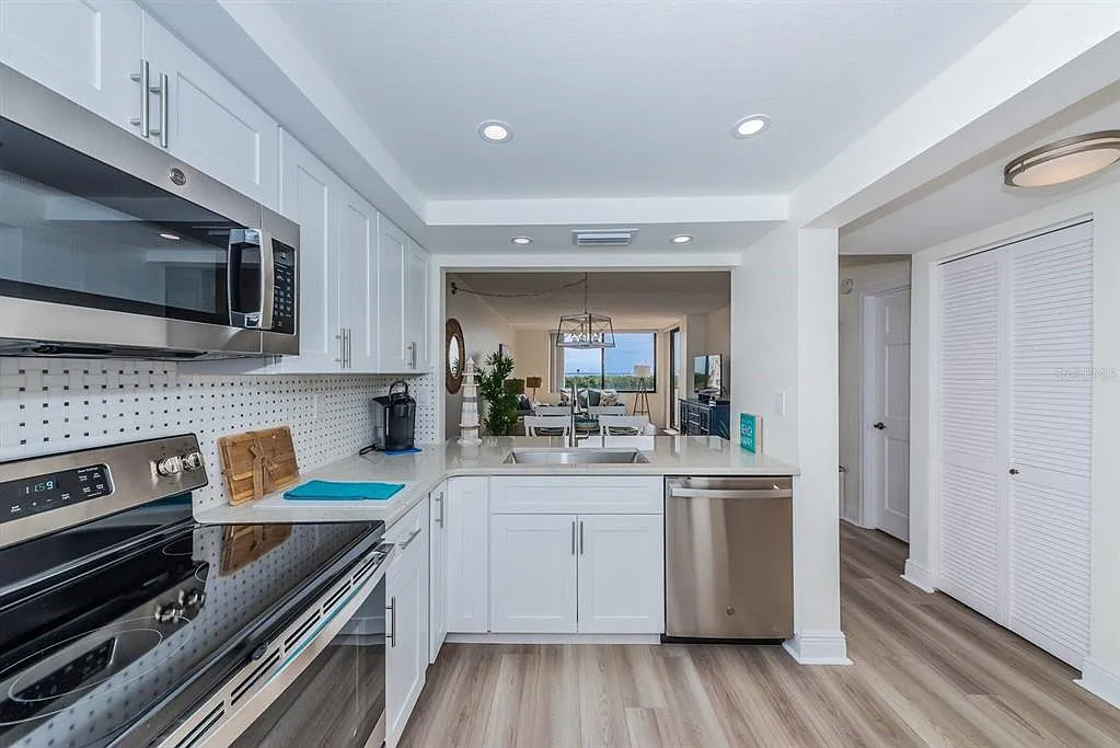 1 bed, 1.5 bath, 780 sqft, $2,200 — Photo 3