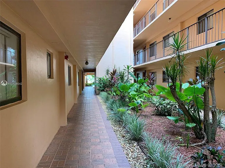 8700 SW 133rd Avenue Rd #120 — Photo 2